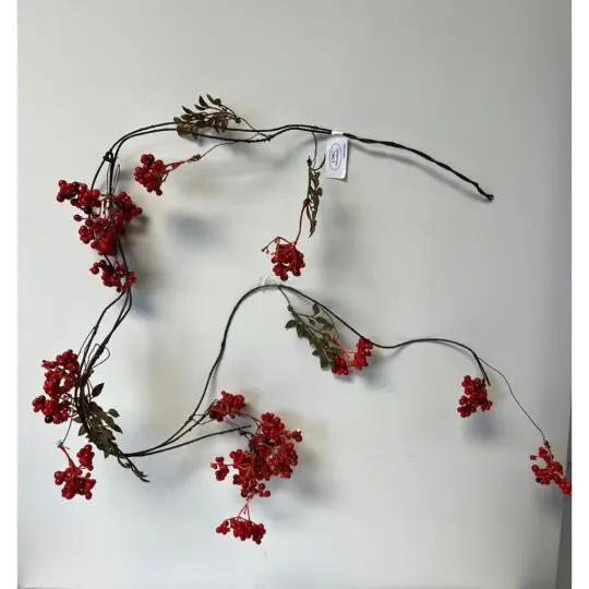 Berry Vine 5' Garland - Red